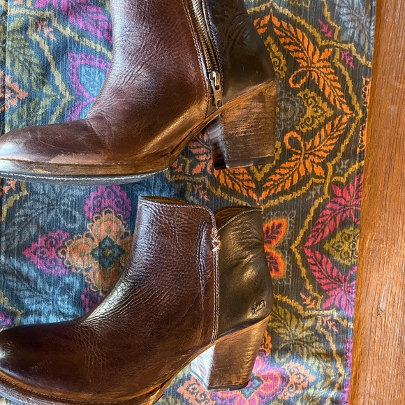 BedStu Yell Boots size 10 Black Cognac Worn once. Designed to look distressed. - Picture 8 of 9